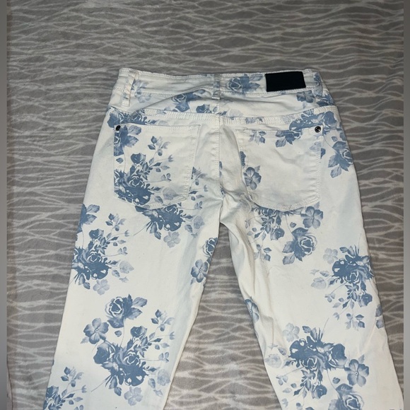 Harlow Women’s Straight leg Floral Jeans - Picture 7 of 7